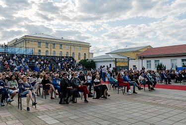 Атмосфера «Востока и Запада»
